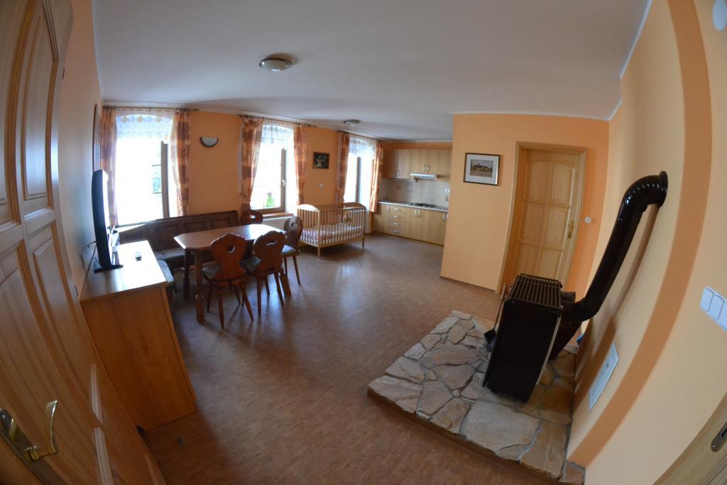 פרימבורק Apartmany U Jezera Na Namesti מראה חיצוני תמונה