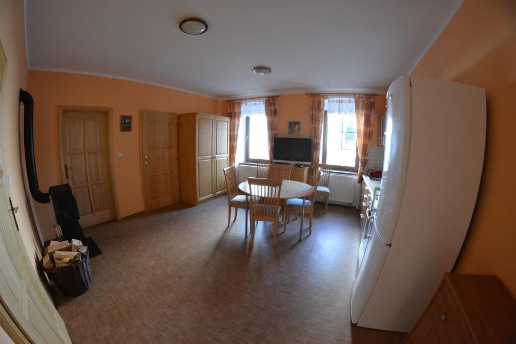 פרימבורק Apartmany U Jezera Na Namesti מראה חיצוני תמונה