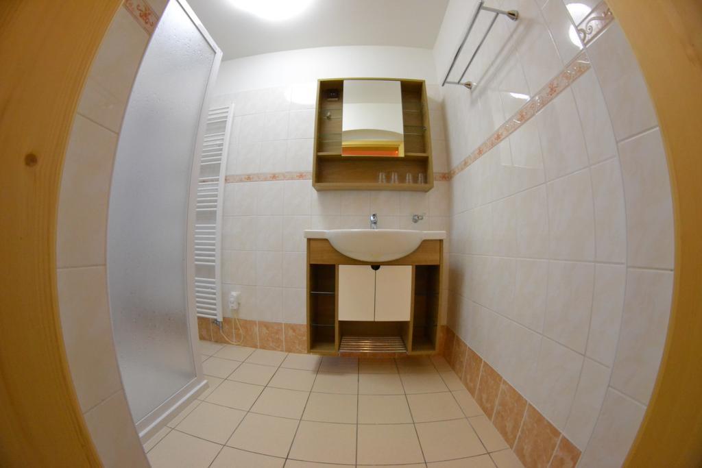 פרימבורק Apartmany U Jezera Na Namesti מראה חיצוני תמונה
